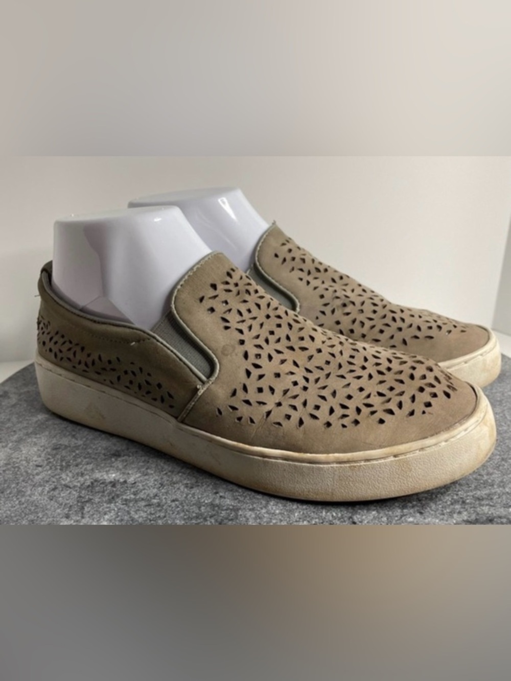 Vionic Kani Perforated Leather Grey Slip On Sneakers 7